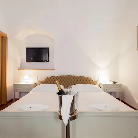 Zlaty Andel Hotell 4*